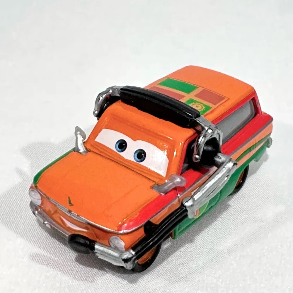 Disney Pixar Cars 2 Brian Gearlooski WGP Crew Chief Die-cast Mattel Rare